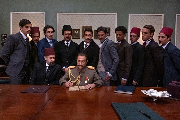 Gazi Mustafa Kemal Atatürk'ü canlandıran Yiğit Özşener, makyaj için Tahran'a gitti