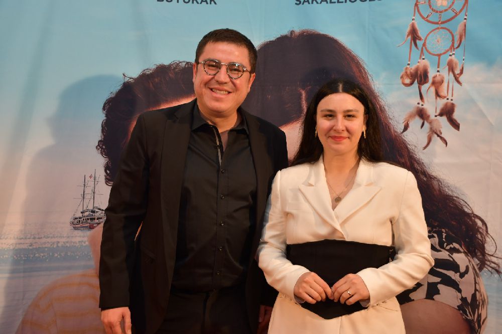 İbrahim Büyükak ve Yasemin Sakallıoğlu ‘Mutluyuz’ filmi ile Avrupa’yı fethetti