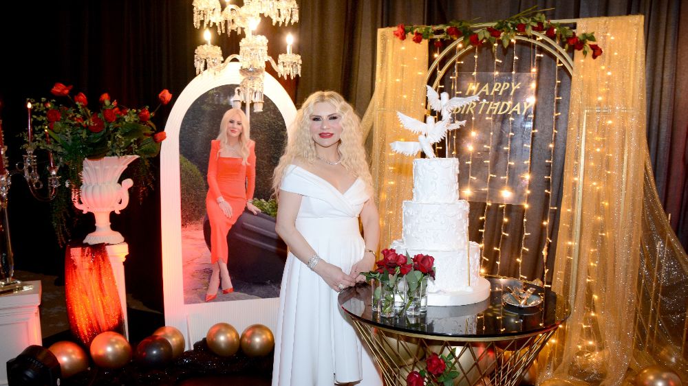 İyilik meleğine dostlarından sürpriz parti