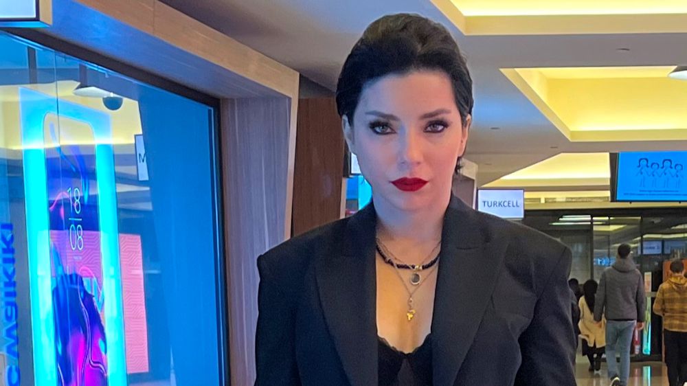 Merve Boluğur'un AVM tarzı...    