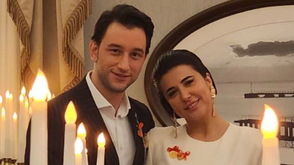 Oyuncu ve reklamcı Yiğitcan Özyiğit, mimar Deniz Türkeri ile nişanlandı   