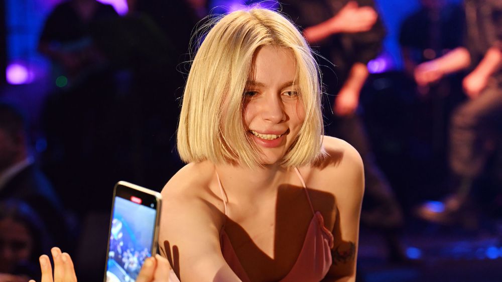 "Sahnelerim engelleniyor" diyen Aleyna Tilki, konser verdi!