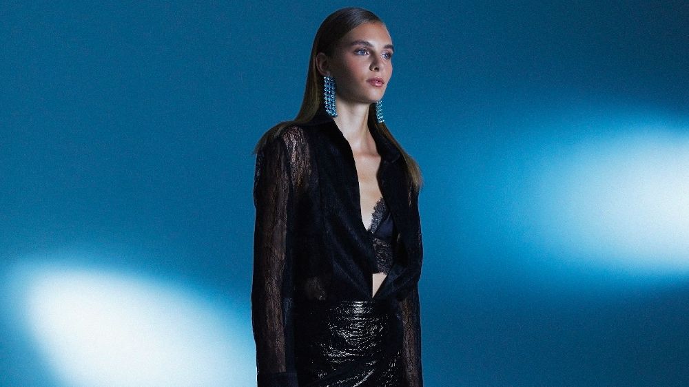 Siyahın büyüsü: Donne'den Sevgililer Gününe özel deri dokunuşu