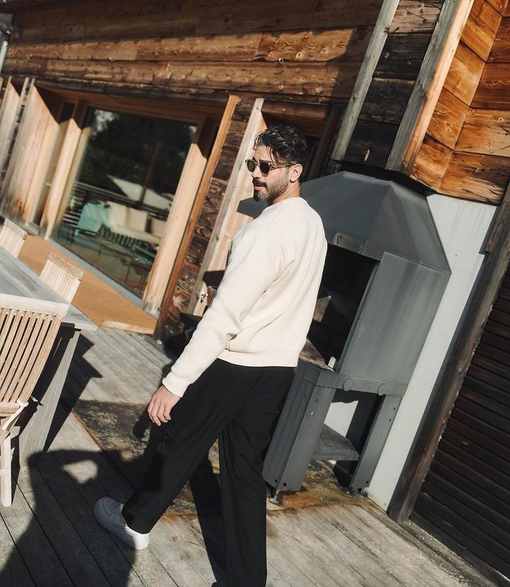 Ünlü çift Şükrü Özyıldız ile Sibil Çetinkaya'dan aşk pozu