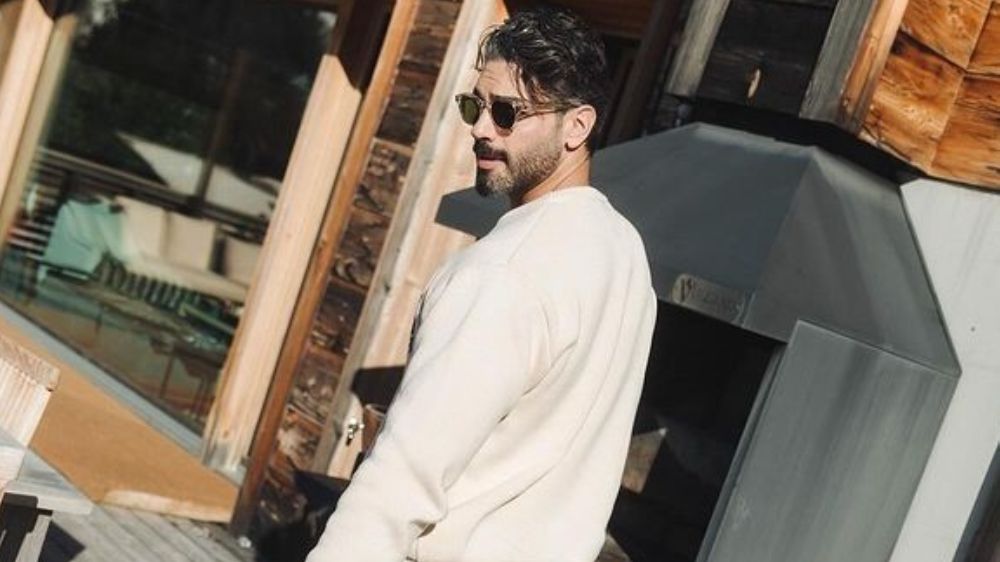 Ünlü çift Şükrü Özyıldız ile Sibil Çetinkaya'dan aşk pozu