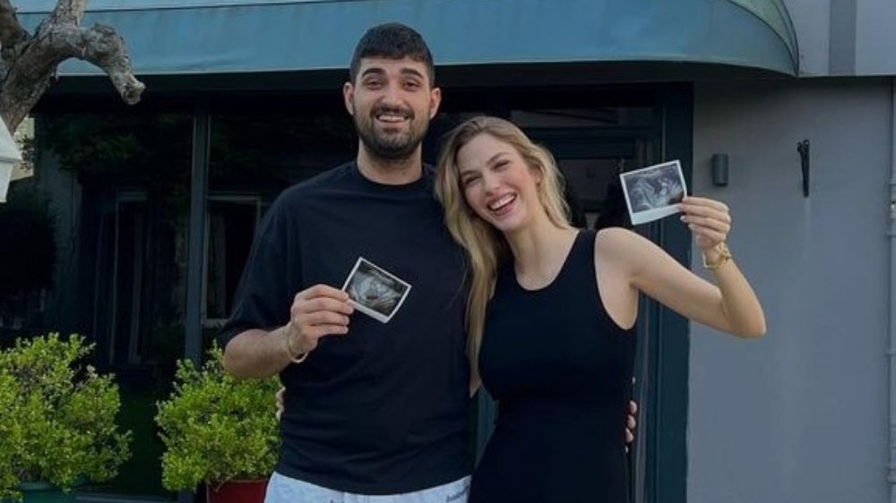 Ünlü çift Yasemin Şefkatli ile İdo Tatlıses çocuklarını kucağına aldı