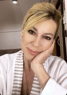 Ünlü oyuncu İpek Tuzcuoğlu 15 yıl sonra rolü için saç rengini siyah yaptı!