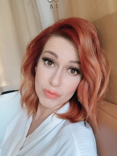 Ünlü oyuncu İpek Tuzcuoğlu 15 yıl sonra rolü için saç rengini siyah yaptı!