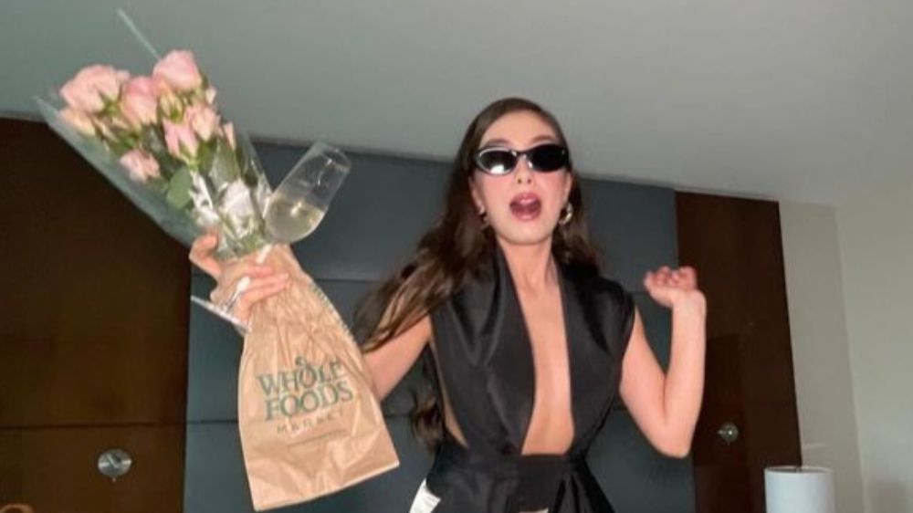  Ünlü oyuncu Neslihan Atagül'den yatak pozları