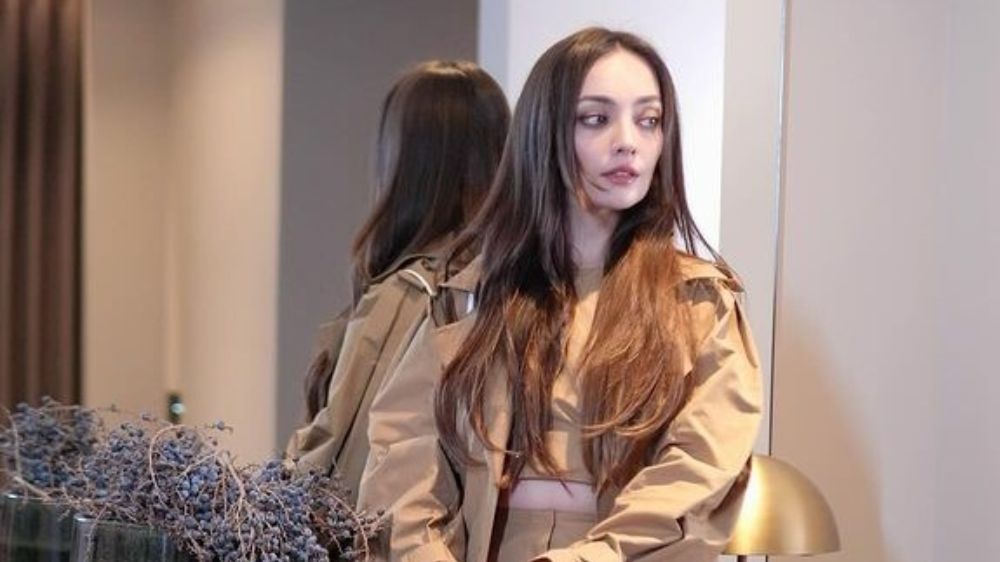 Zeynep Tuğçe Bayat reklam için objektif karşısına geçti