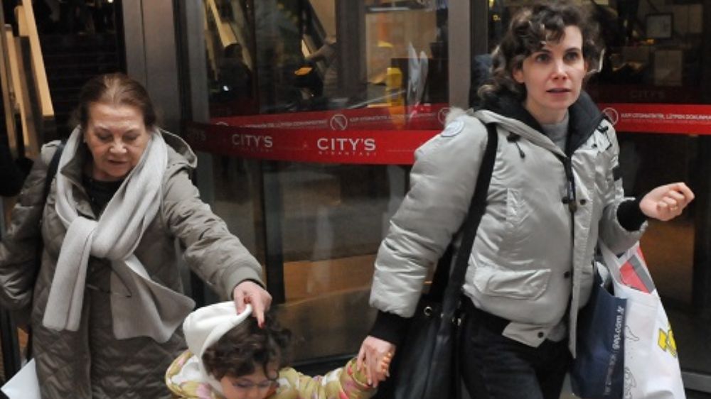 Aliye Uzunatağan, ameliyat olan rol arkadaşı Settar Tanrıöğen'in sağlık durumu hakkında konuştu