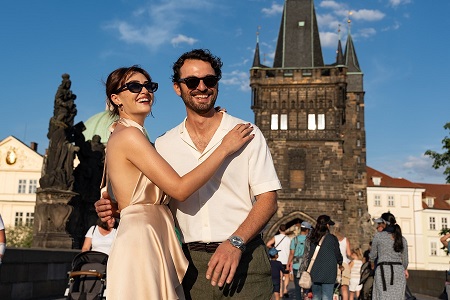 Birkan Sokullu ve Esra Bilgiç'in başrolünü paylaştığı 'Romantik Hırsız'ın ilk fragmanı yayınlandı