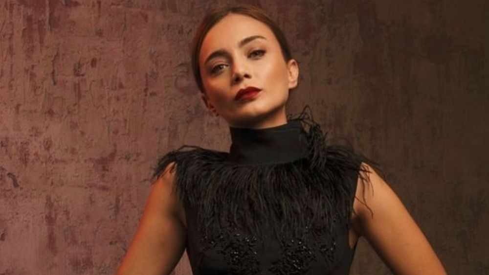 Damla Sönmez yeni dizisi için imaj değiştirdi