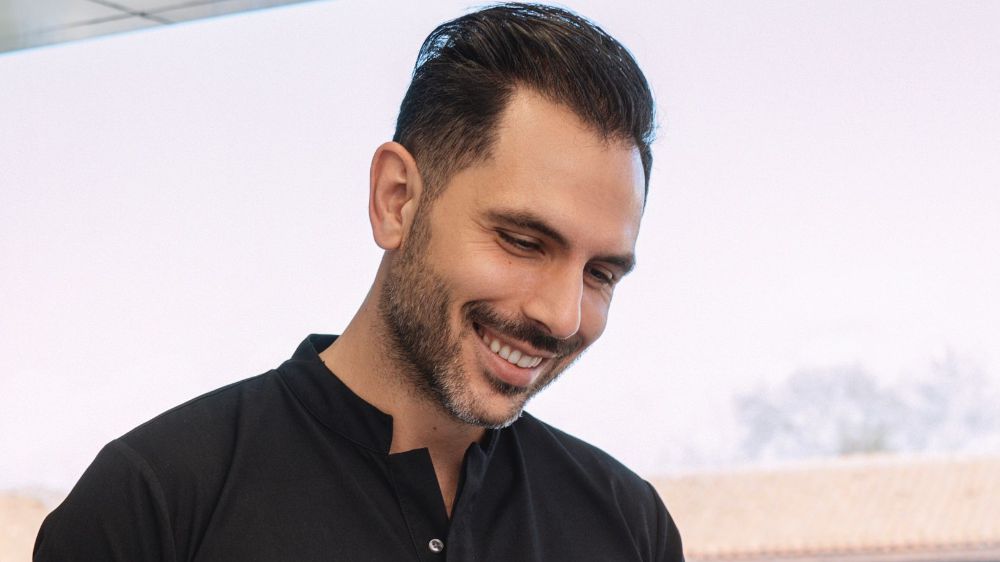 Diş Hekimi Selahattin Kermen, sağlıklı ve güzel gülüşleri hastalarıyla buluşturuyor