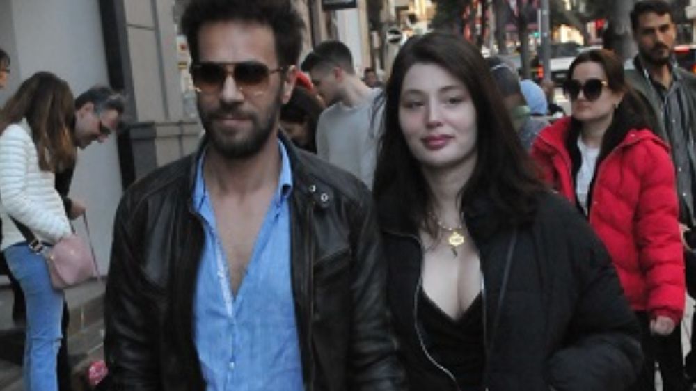 Geçtiğimiz yıl sokak ortasında kavga eden Kaan Taşanaer ile Seray Dura'nın aşkı devam ediyor