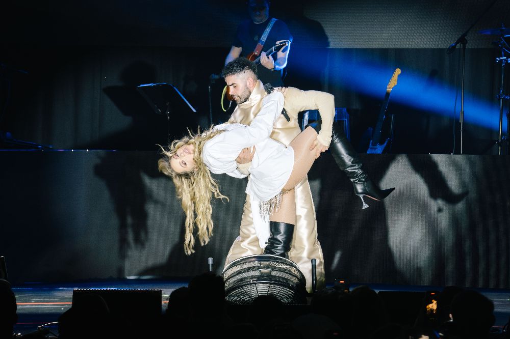 Hadise İstanbul konserinde seyirci rekoru kırdı