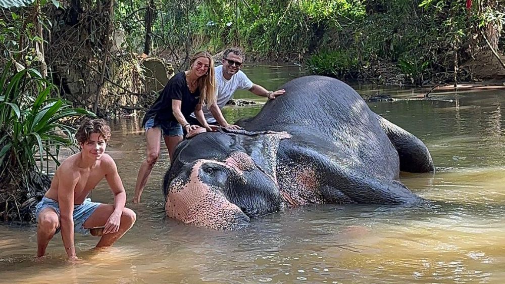 Ivana Sert'in Sri Lanka’da fil yıkama serüveni