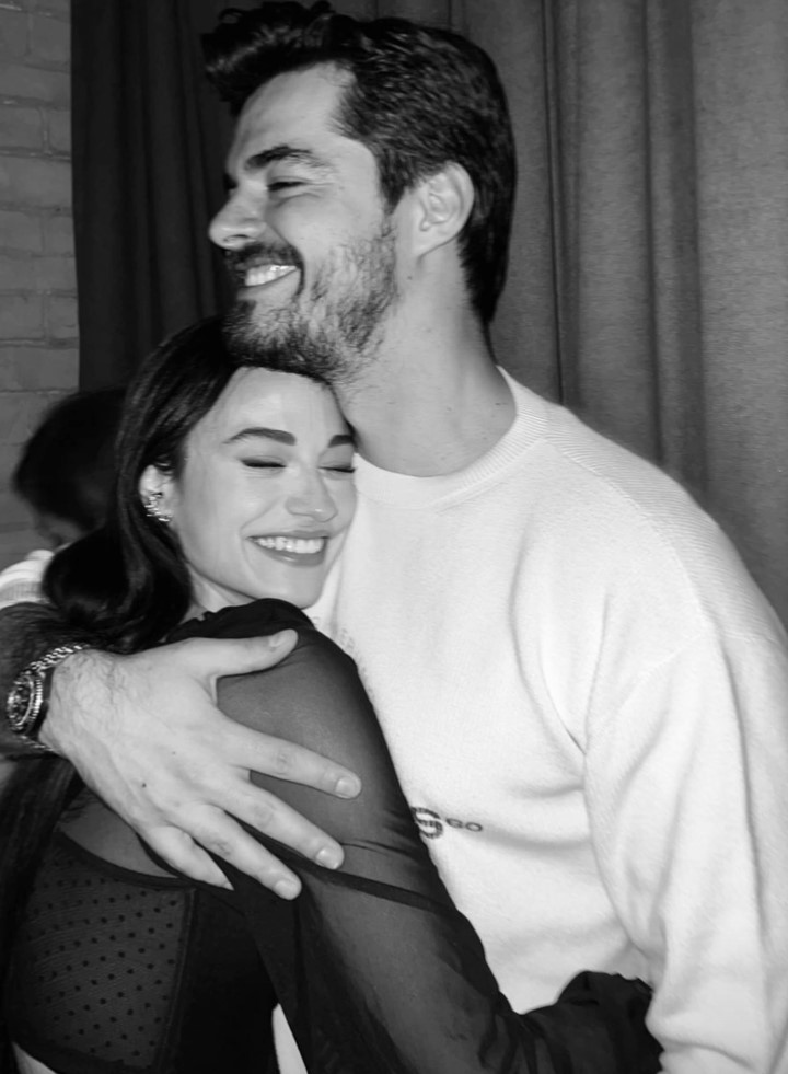 Ünlü çift Berk Atan ile Sude Zülal Güler aşkını Sevgililer Günü'nde ilan etti