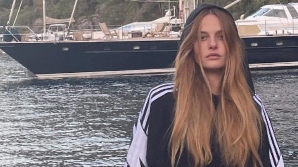 Ünlü oyuncu Naz Elmas kış ayında tekne tatiline çıktı