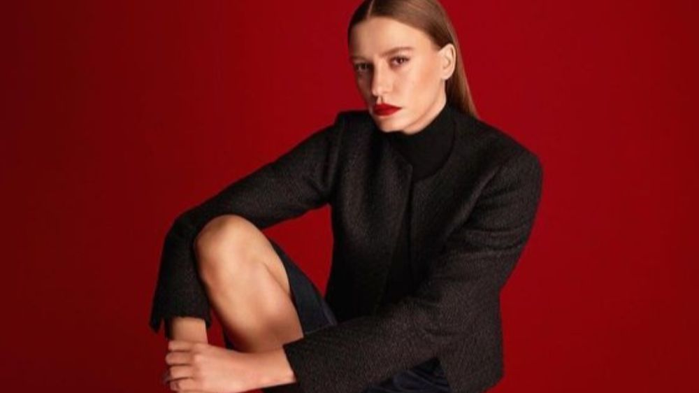 Ünlü oyuncu Serenay Sarıkaya'dan tatil pozları