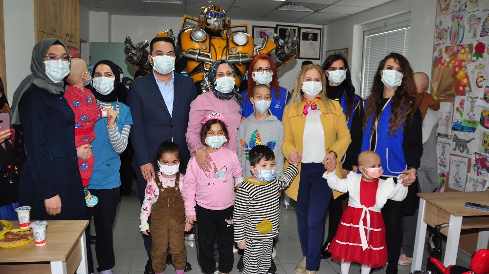 YASAV'ın iyilik melekleri kanserli çocuklarınyüzünü güldürdü