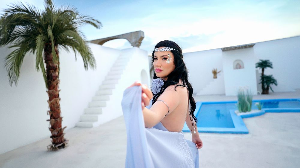 Yeni teklisi görücüye çıktı