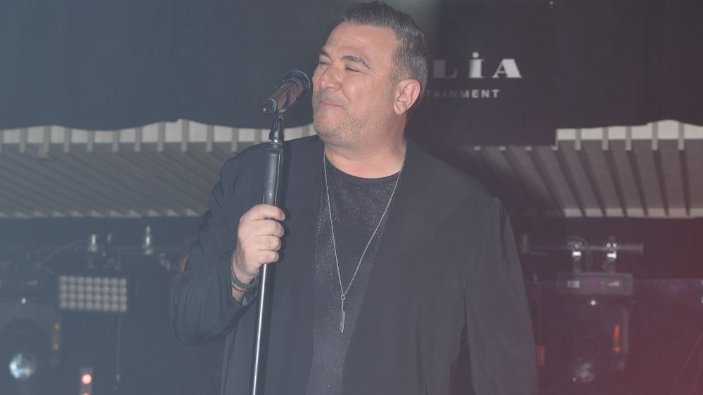 Yunanistan'ın en ünlü pop yıldızı Antonis Remos İstanbul'da unutulmaz bir gece yaşattı