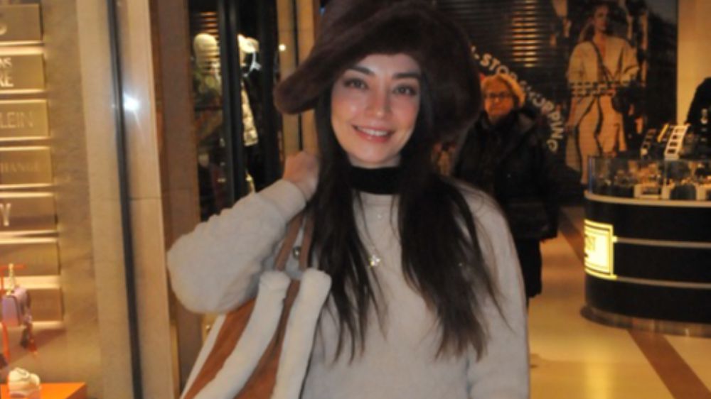  Zeynep Tuğçe Bayat, "Eşiniz Cansel Elçin'i kıskanıyor musunuz?" sorusuna verdiği cevapla dikkat çekti