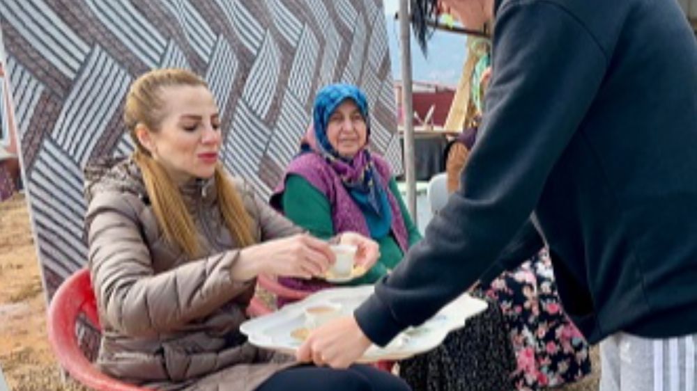 Sanatçılar, Cumhurbaşkanlığı İletişim Başkanlığı öncülüğünde deprem bölgesine gitti 