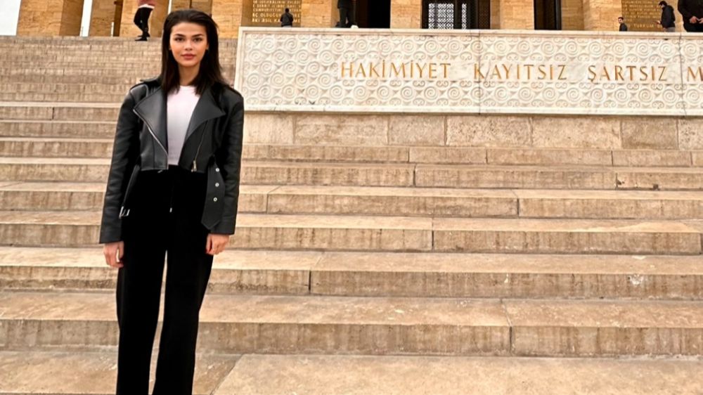 Aslıhan Karalar Ata'yı ziyaret etti