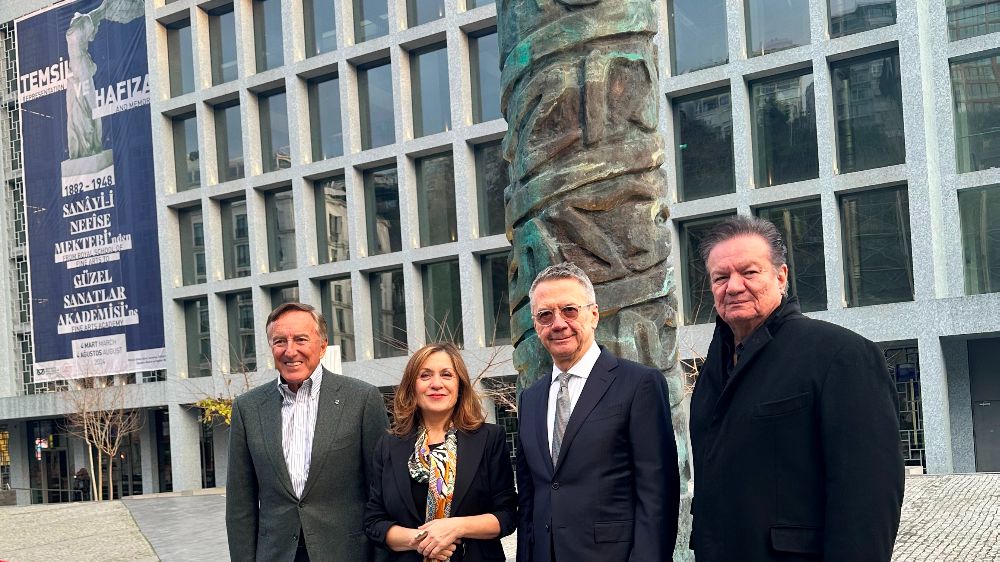 Cumhuriyetin 100. Yılı heykeli görkemli bir davet ile sanatseverlerle buluştu