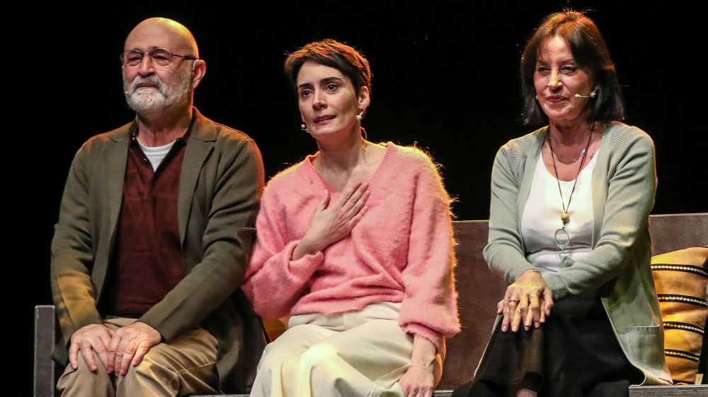 Dünya Tiyatro Günü’nde Aile Yalanları Zorlu PSM’de