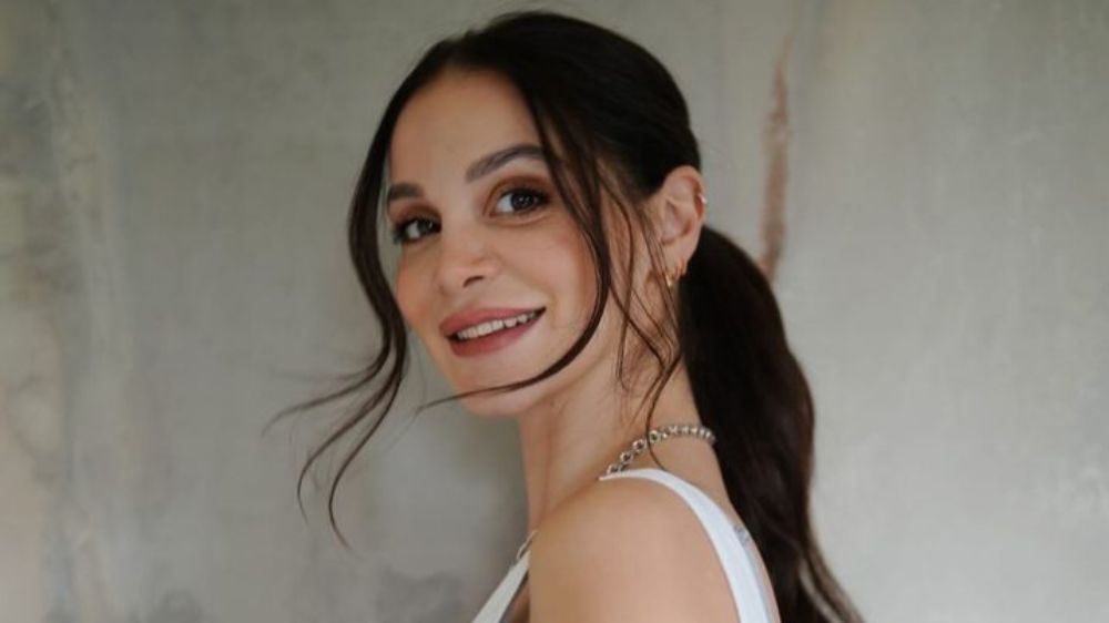 İkinci çocuğuna hamile olan Cemre Kemer'den karnı burnunda pozlar