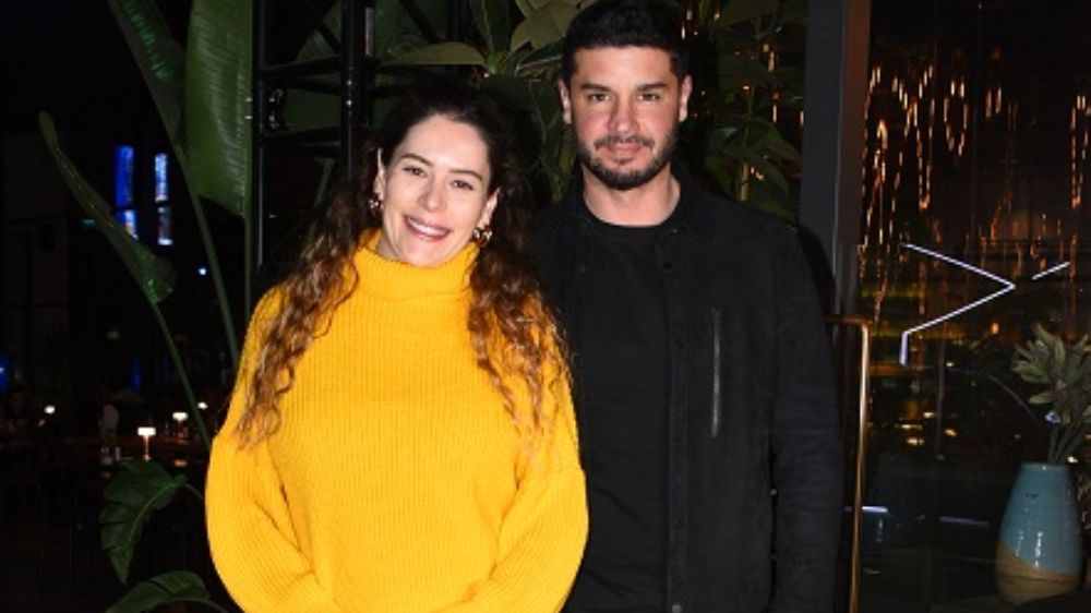 Kızlarını kucağına almak için gün sayan Yıldız Çağrı Atiksoy ve Berk Oktay duygularını anlattı