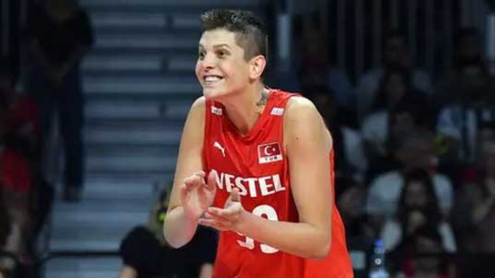 Milli voleybolcu Ebrar Karakurt'un ünlü şarkıcıyı darp ettiği iddia edildi