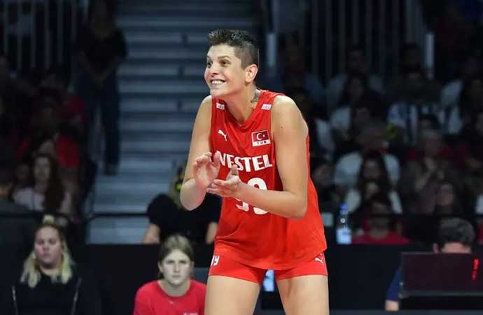 Milli voleybolcu Ebrar Karakurt'un ünlü şarkıcıyı darp ettiği iddia edildi