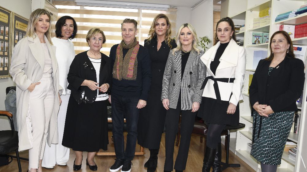 Modacı Atıl Kutoğlu'ndan kadınlara destek