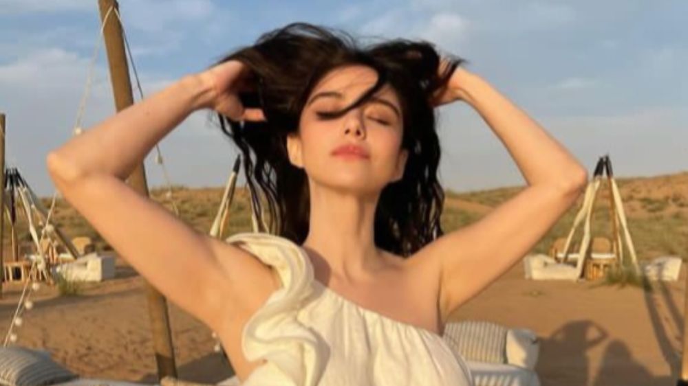 Özge Gürel'den Dubai pozları