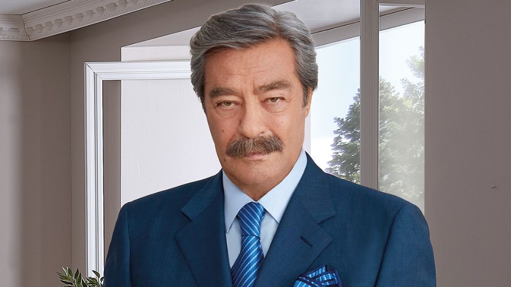 Pazar gününden beri yoğun bakımda olan Kadir İnanır'ın ilk sözlerini hayat arkadaşı Jülide Kural açıkladı