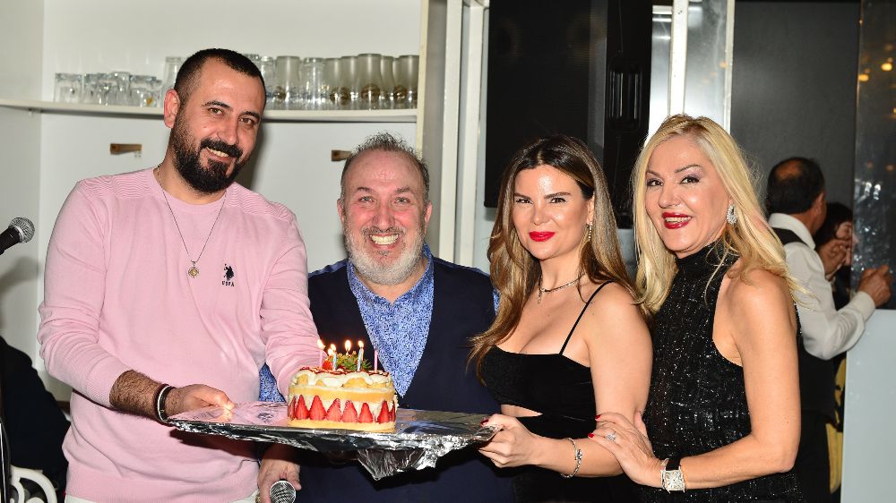 Uğur Batur dostlarını ağırladı