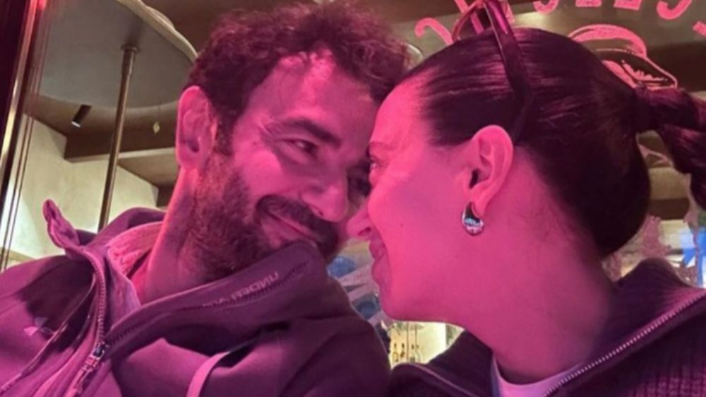 Ünlü çift Ceren Karakoç ile Osman Karakoç'tan romantik poz