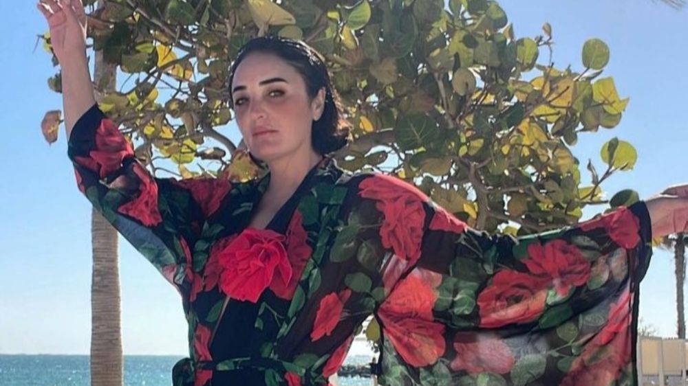  "Uzun bir süre tatil yapmak istiyorum" demişti! Mayosunu giyip soluğu tatilde aldı 