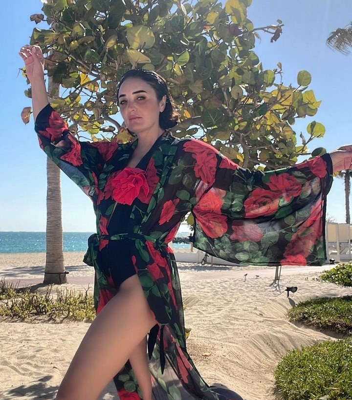 "Uzun bir süre tatil yapmak istiyorum" demişti! Mayosunu giyip soluğu tatilde aldı