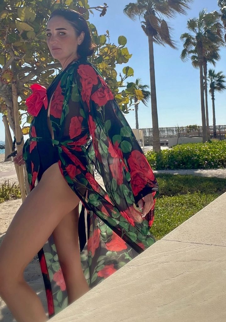 "Uzun bir süre tatil yapmak istiyorum" demişti! Mayosunu giyip soluğu tatilde aldı