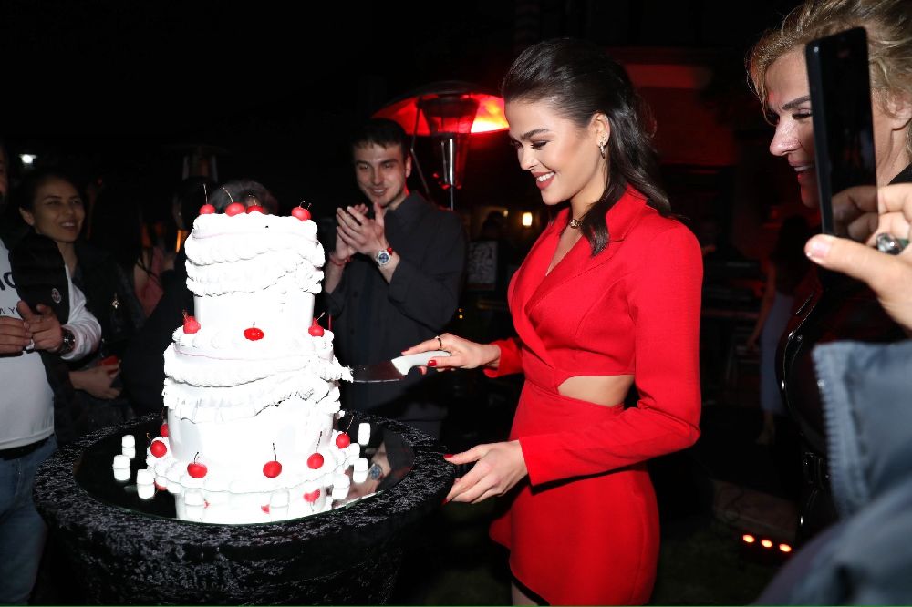 Aslıhan Karalar'dan çifte kutlama!