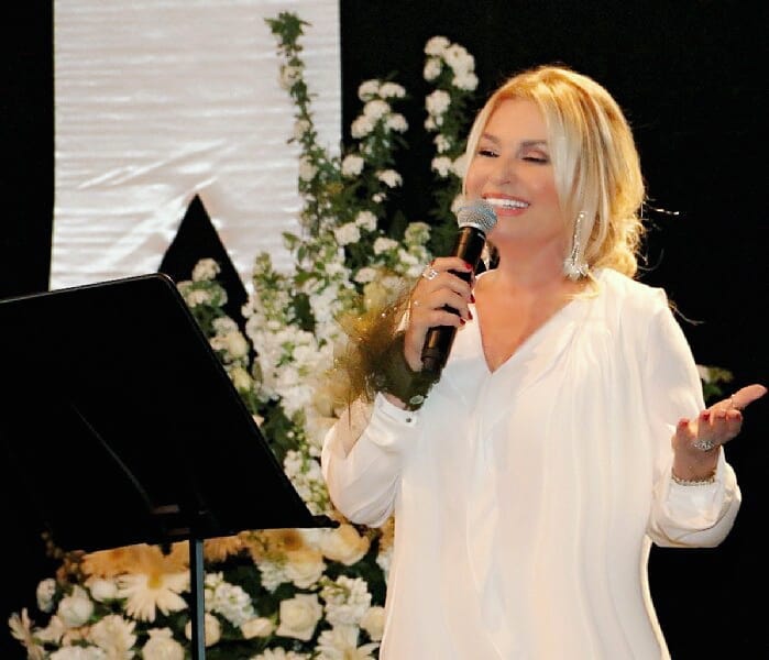 Ayşe Egesoy yılların suskunluğunu “Sen Yoksun Diye” bozdu