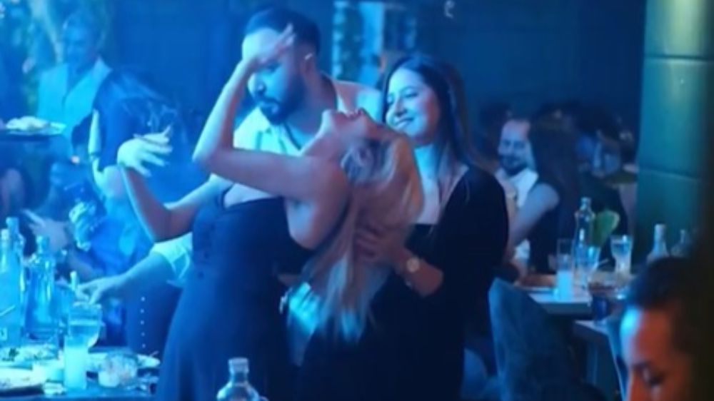 Bir yemek deneyiminden daha fazlasını arıyorsanız, Azdur Ocakbaşı sizi bekliyor