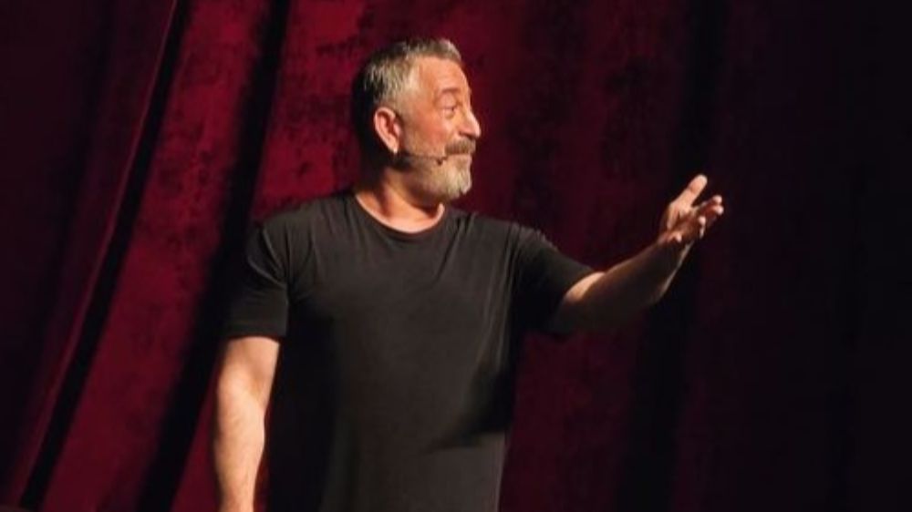 Cem Yılmaz'ın yeni gösterisinde Acun Ilıcalı, Hadise, Murat Boz, Ata Demirer ve Seçil Erzan esprileri damga vurdu!