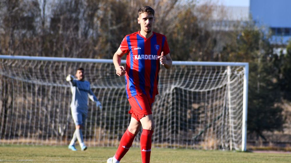 Futbolcu Burak Ağırbaş'ın hayatını Luis Figo değiştirdi