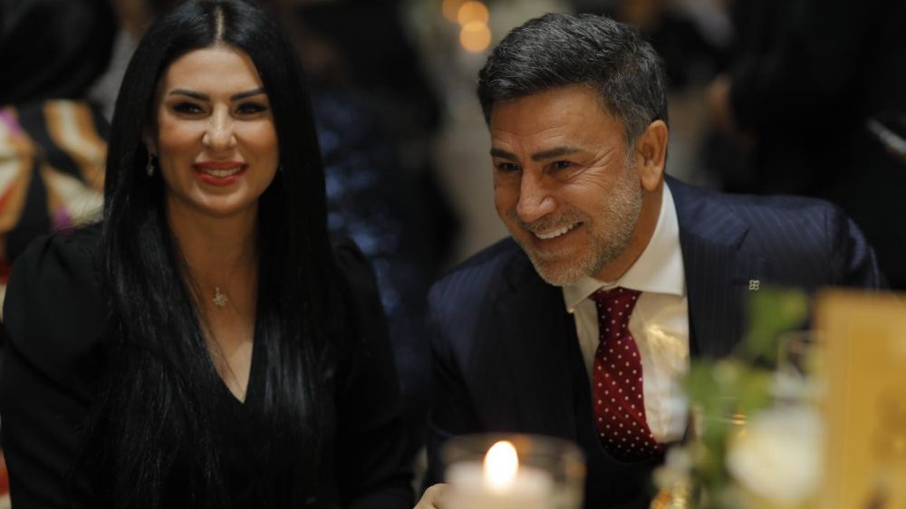 İzzet Yıldızhan, 23 yıllık eşiyle ilk kez ortaya çıktı